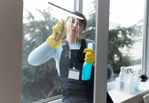 Nettoyage de vitres intérieures et extérieures à Aurons